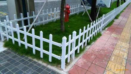 淺談PVC護(hù)欄帶給我們哪些好處有哪些？